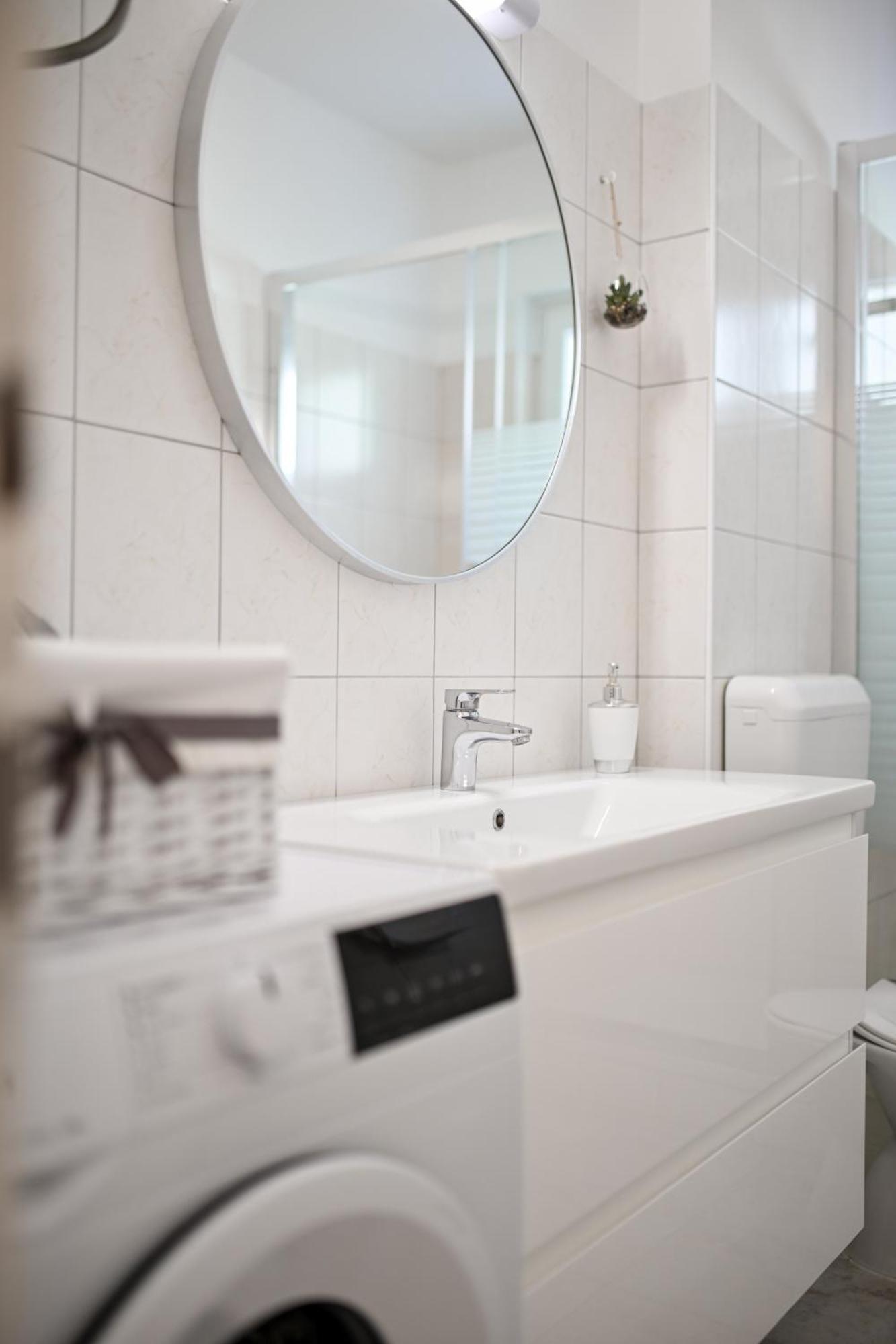 Near City Center Apartment With Free Parking And Air Condition In Each Room Zára Kültér fotó