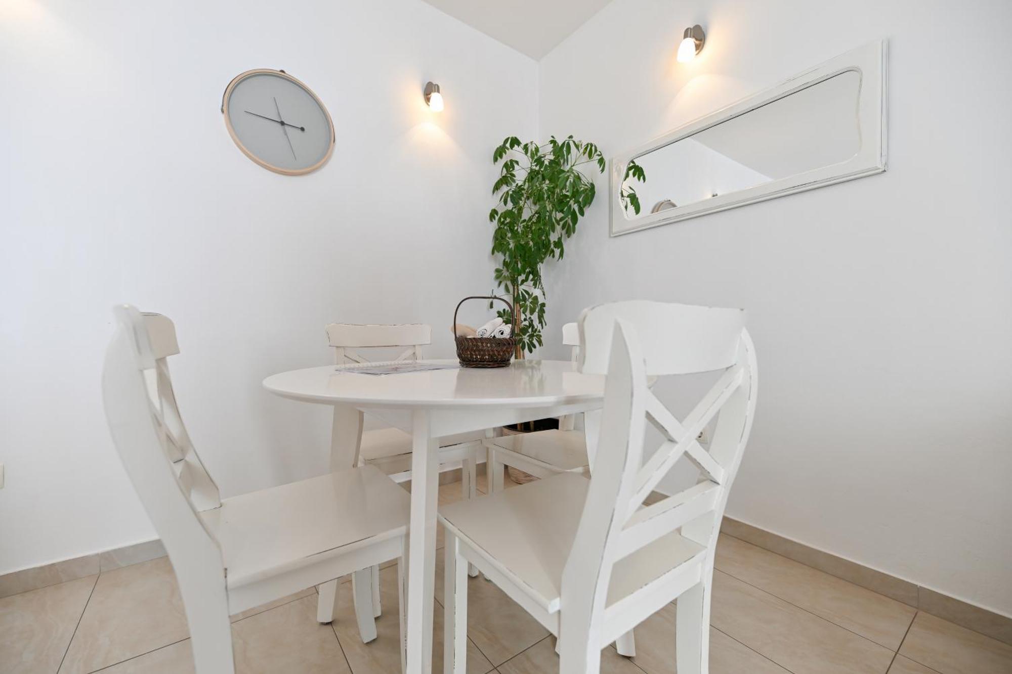 Near City Center Apartment With Free Parking And Air Condition In Each Room Zára Kültér fotó